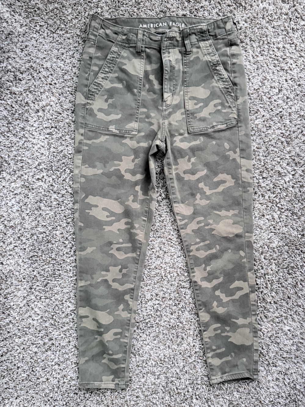 American Eagle Outfitters Olive Green Camo Legging Crop